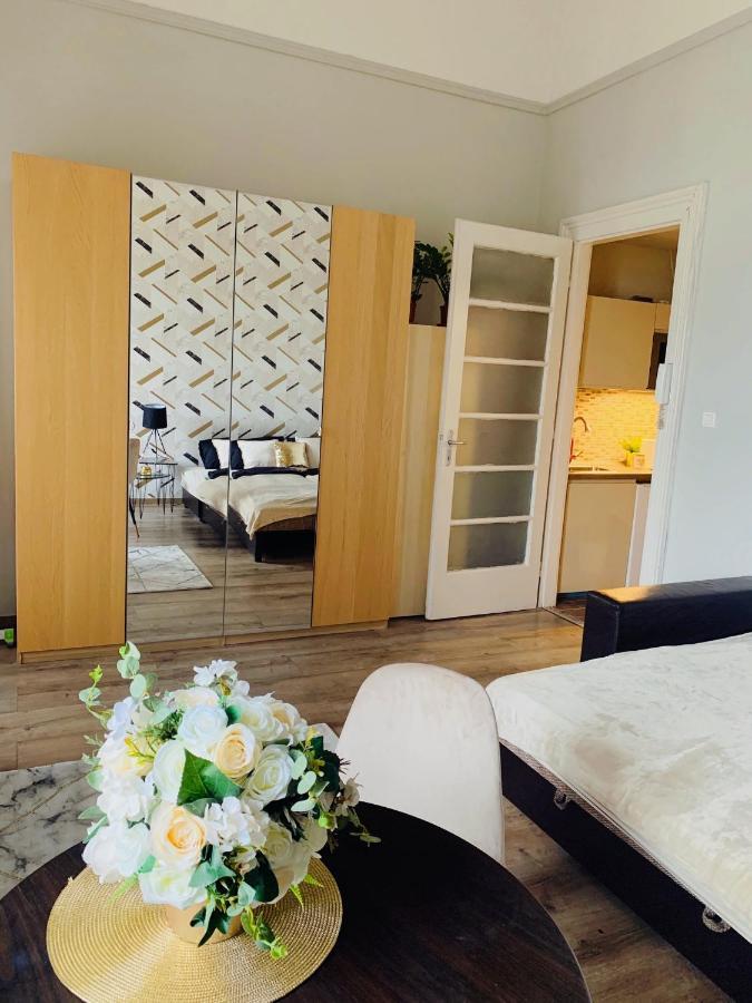 Marble Apartment บูดาเปสต์ ภายนอก รูปภาพ