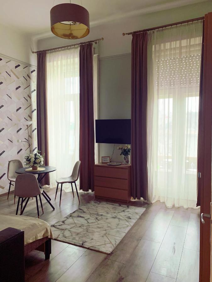 Marble Apartment บูดาเปสต์ ภายนอก รูปภาพ